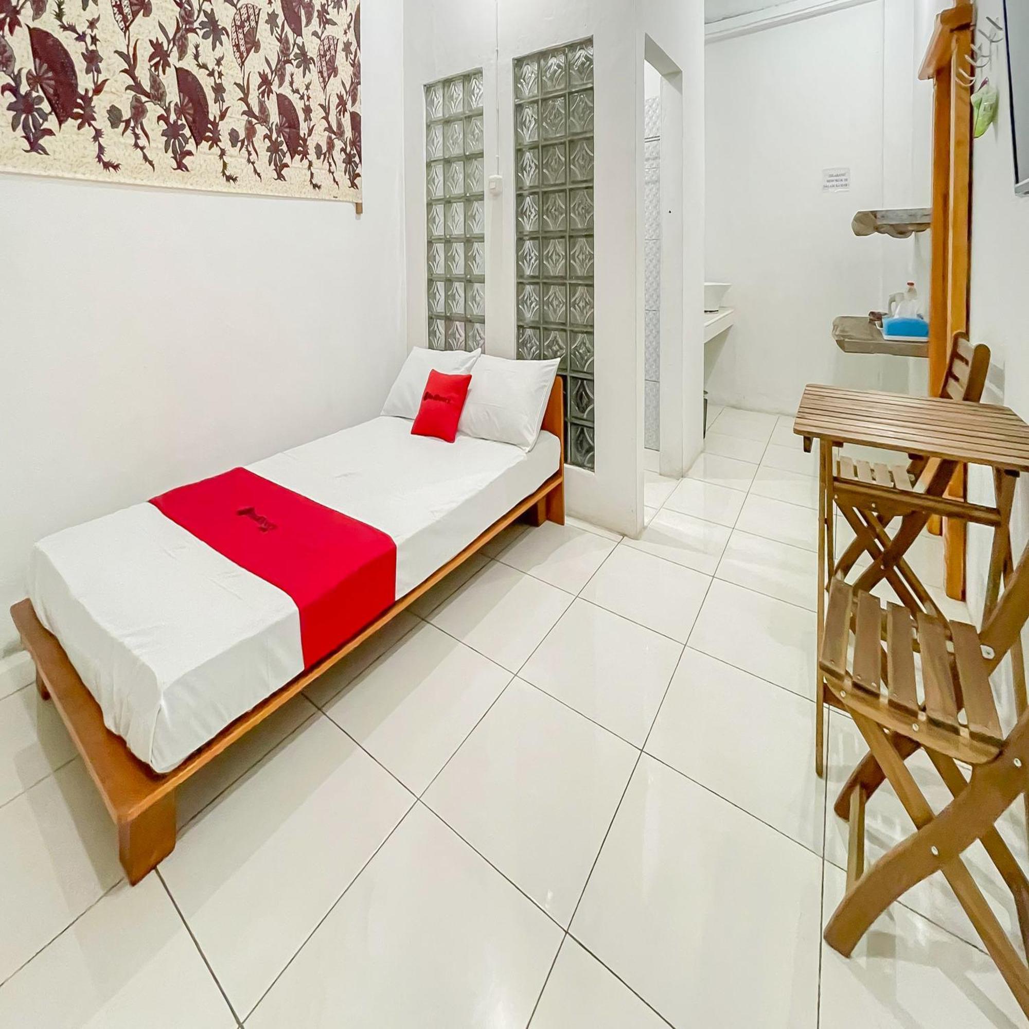 Reddoorz Syariah At Jalan Ra Kosasih Sukabumi Hotel Buitenkant foto