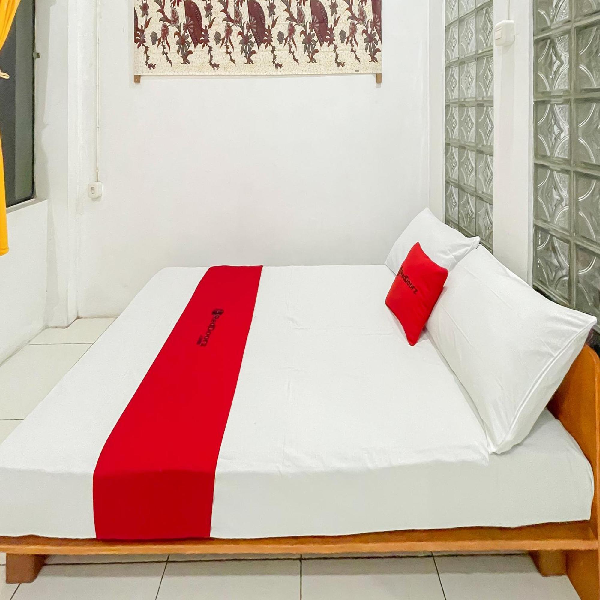Reddoorz Syariah At Jalan Ra Kosasih Sukabumi Hotel Buitenkant foto